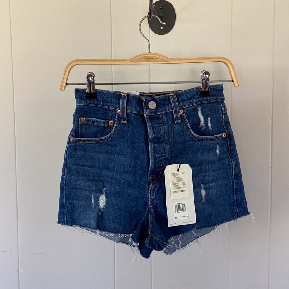 Levi’s Ribcage Shorts - Picture 4 of 7
